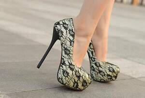Queen Style Lace Embellished High-heeled Shoe