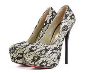 Queen Style Lace Embellished High-heeled Shoe